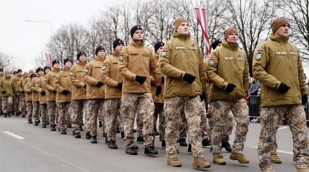 В ЛАТВИЙСКОЙ АРМИИ РАЗРЕШАТ СЛУЖИТЬ УКРАИНЦАМ