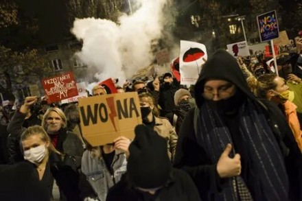 Дмитрий Мануильский (Польша) Почему поляки митингуют? Дело не в абортах