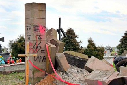 Польша не разрешит строить памятники ОУН-УПА