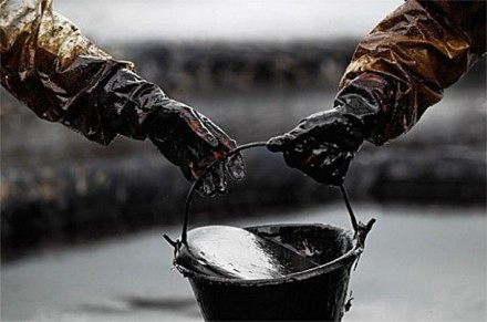 Lētā nafta eļļo Latvijas ekonomiku