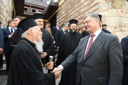 Порошенко заставил все церкви ПЦУ молиться за него и его победу на выборах